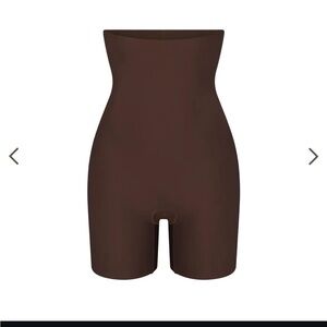 Skims high waisted mid thigh shapewear short